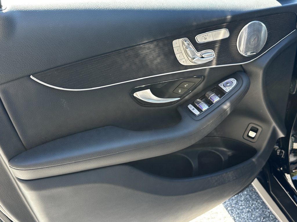 Used 2020 Mercedes-Benz GLC 300 4MATIC image 11