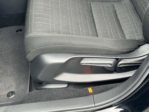 Used 2025 Honda HR-V LX image 17
