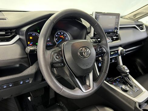 Used 2021 Toyota RAV4 XLE Premium image 28