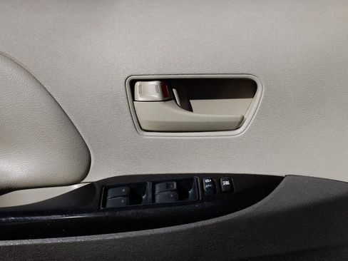 Used 2011 Toyota Sienna LE image 40