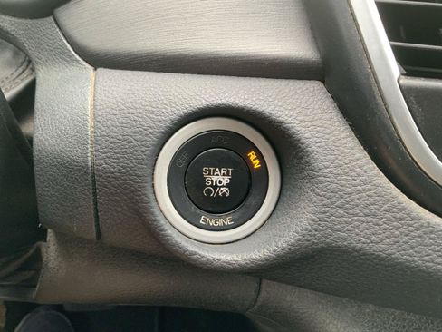 Used 2016 Chrysler 200 Limited w/ Anniversary Edition FWD image 26