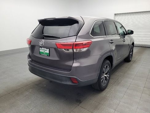 Used 2019 Toyota Highlander LE FWD image 9