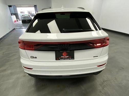 Used 2022 Audi Q8 Premium AWD/4WD image 6