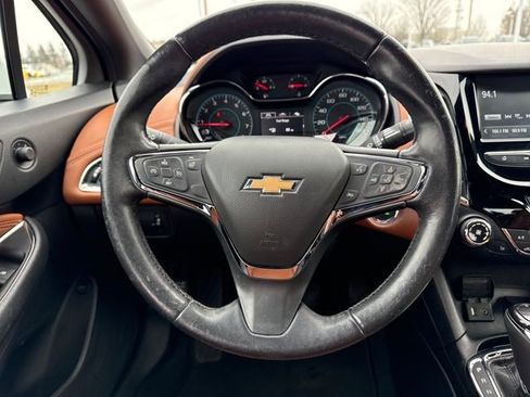 Used 2018 Chevrolet Cruze Premier image 14