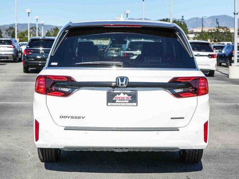 New 2026 Honda Odyssey Touring image 7