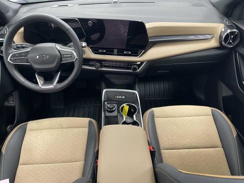 Used 2025 Chevrolet Equinox ACTIV w/ Safety and Technology Package AWD/4WD image 18