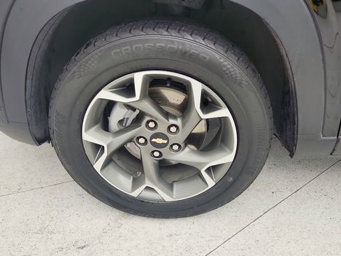 Used 2025 Chevrolet Trax LT FWD image 26