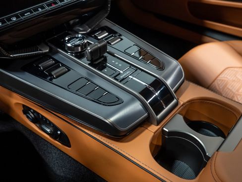 Used 2025 Aston Martin Vanquish image 57