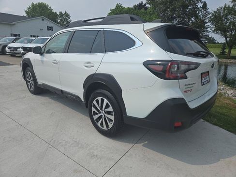 Used 2025 Subaru Outback Premium AWD/4WD image 6
