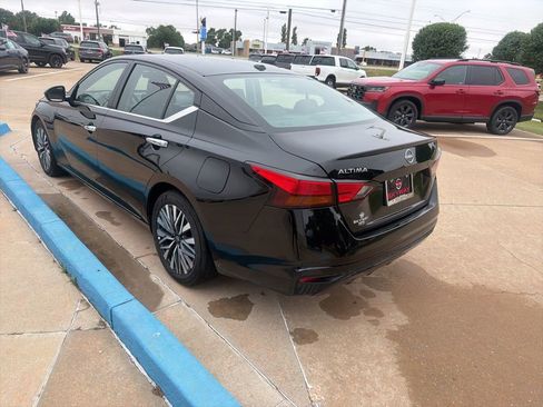 Used 2025 Nissan Altima 2.5 SV FWD image 9