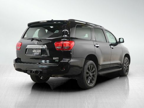 Used 2017 Toyota Sequoia Platinum AWD/4WD image 5