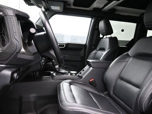 Used 2025 Ford Bronco Badlands image 17