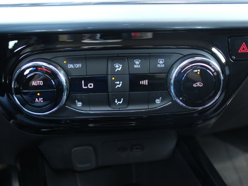 New 2025 Chevrolet Trax LT w/ Driver Confidence Package image 32