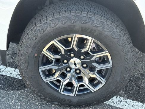 Used 2025 Chevrolet Colorado Z71 w/ Technology Package image 29