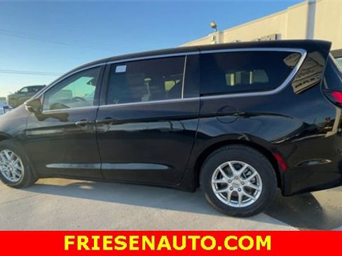 New 2025 Chrysler Pacifica Select w/ Uconnect Theater Family Group image 6