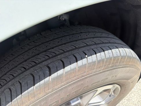 Used 2023 Ford Maverick XLT FWD image 3