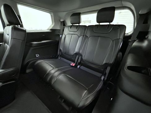 Used 2023 Jeep Grand Cherokee L Limited AWD/4WD image 20