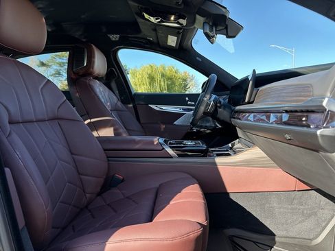 Used 2025 BMW 740i xDrive w/ Executive Package image 29