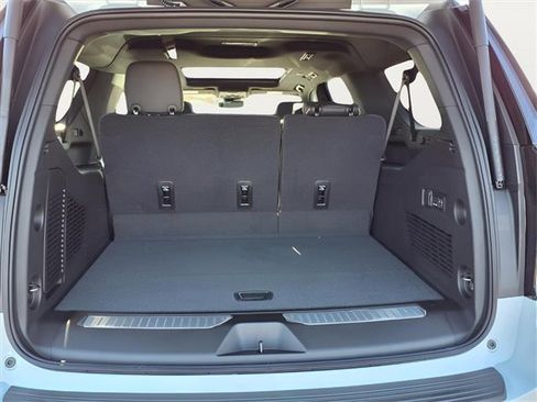 New 2026 Chevrolet Suburban Premier image 22