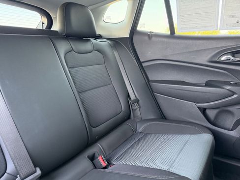 Used 2025 Chevrolet Trax LT image 36