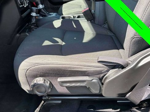 Used 2018 Jeep Wrangler Unlimited Sport S AWD/4WD image 5