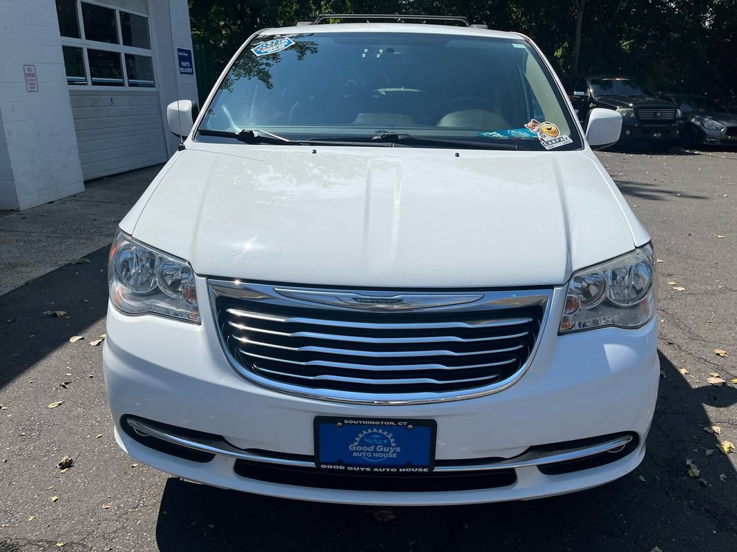 Used 2016 Chrysler Town & Country Touring FWD image 22