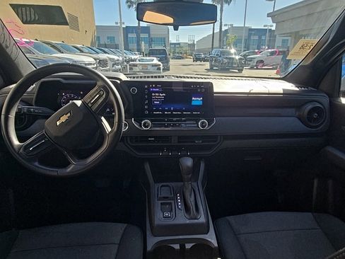 Used 2024 Chevrolet Colorado W/T image 5