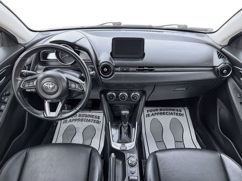 Used 2019 Toyota Yaris XLE image 16