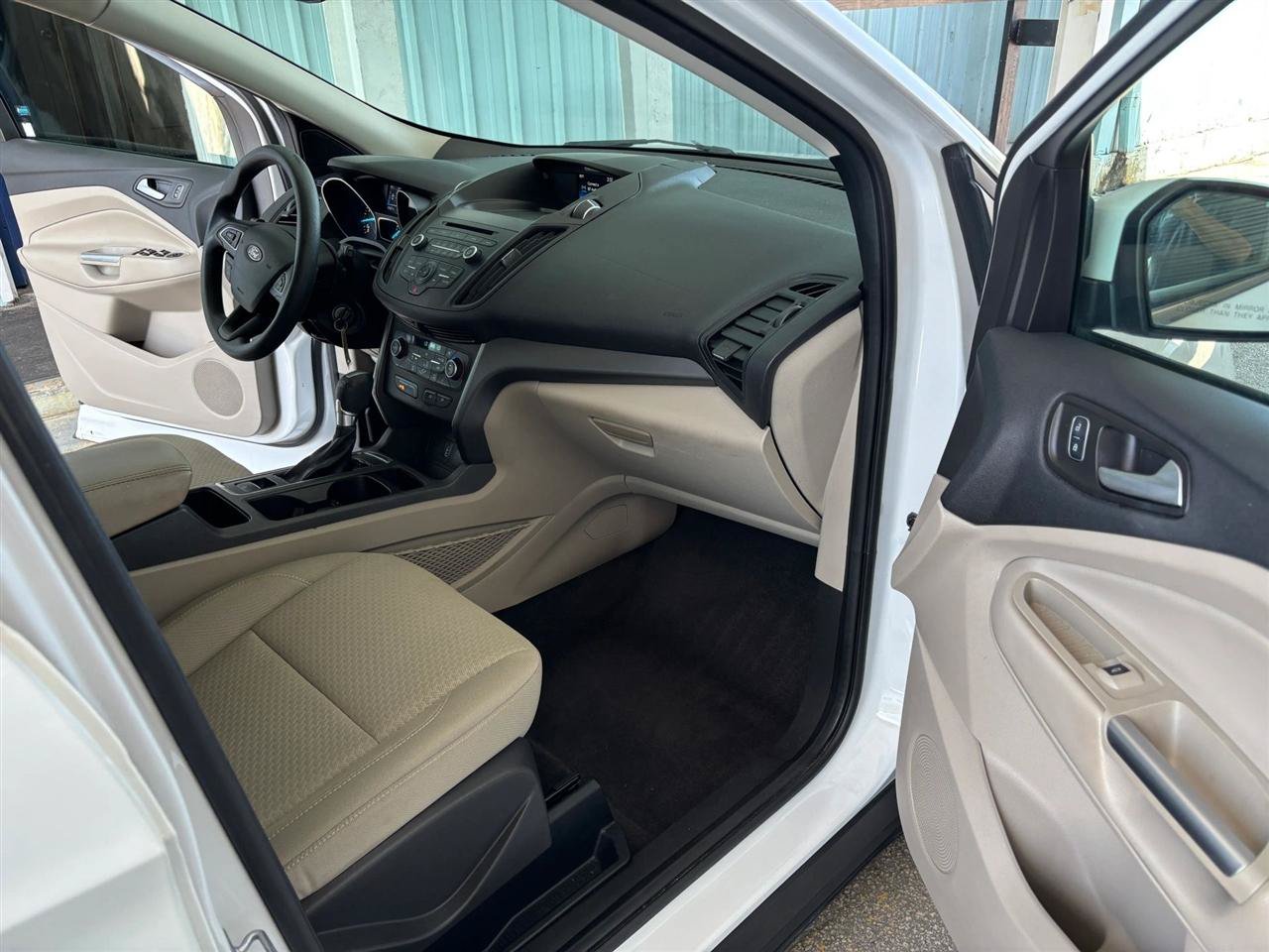 Used 2017 Ford Escape SE w/ SE Cold Weather Package FWD image 10
