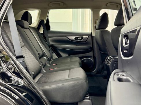 Used 2019 Nissan Rogue S image 12