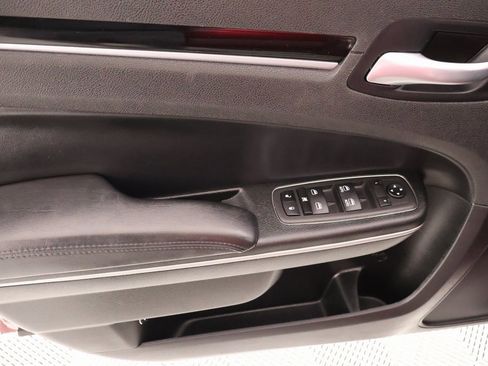 Used 2023 Chrysler 300 Touring w/ Sport Appearance Package image 14