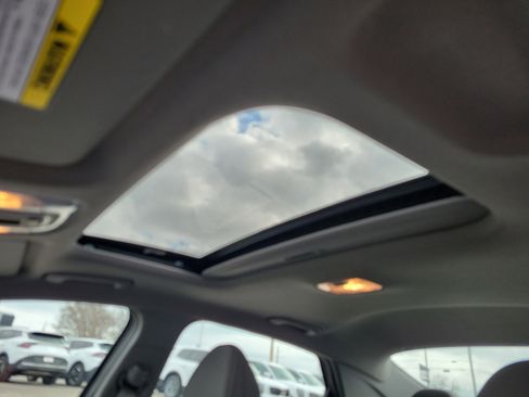 Used 2025 Hyundai Elantra SEL image 7