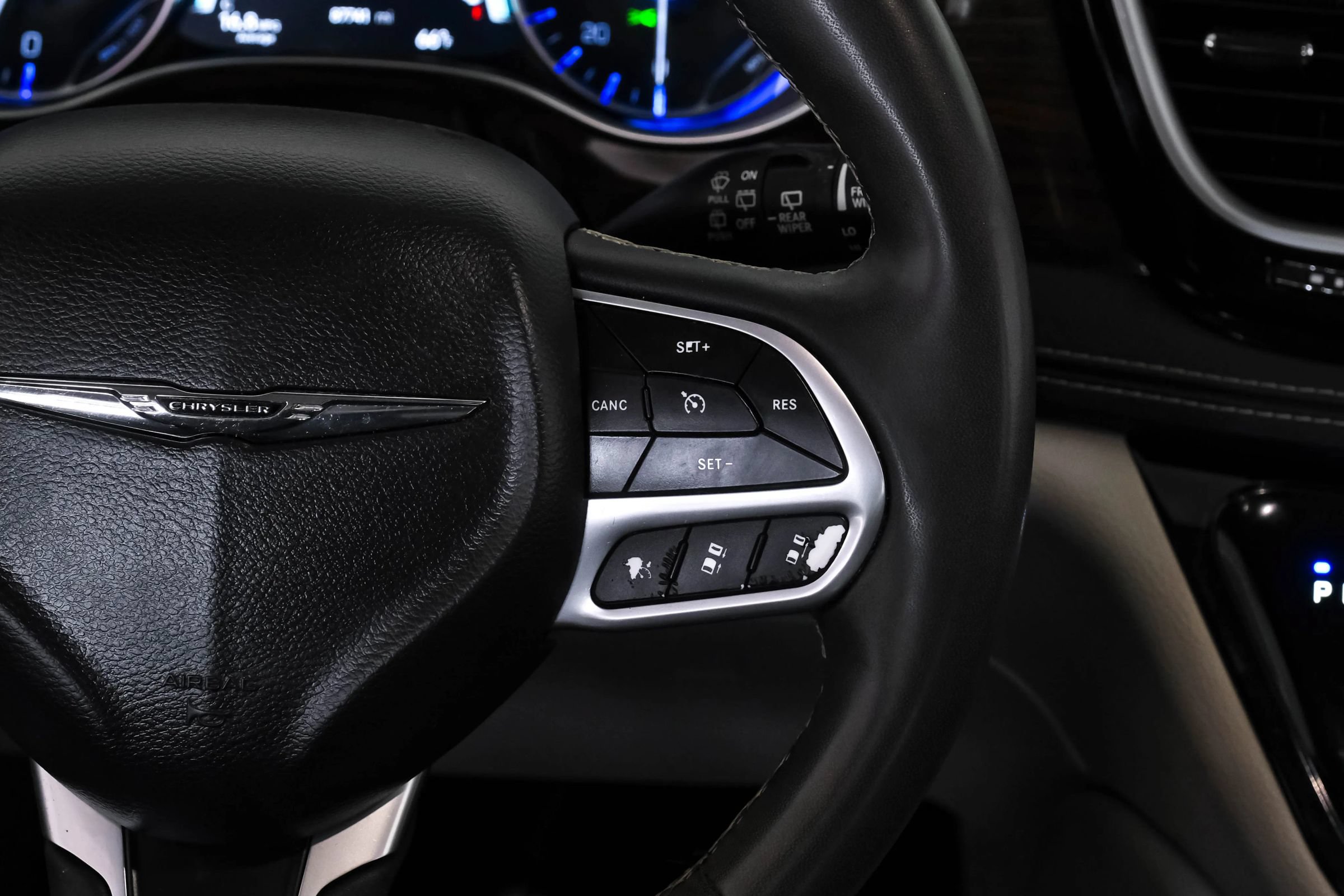 Used 2022 Chrysler Pacifica Limited FWD image 15