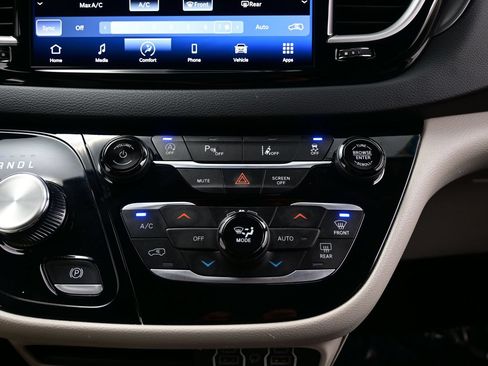 Used 2023 Chrysler Pacifica Touring-L FWD image 24