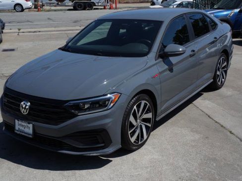 Used 2019 Volkswagen Jetta GLI image 11