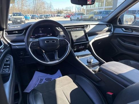 Used 2023 Jeep Grand Cherokee Altitude image 13