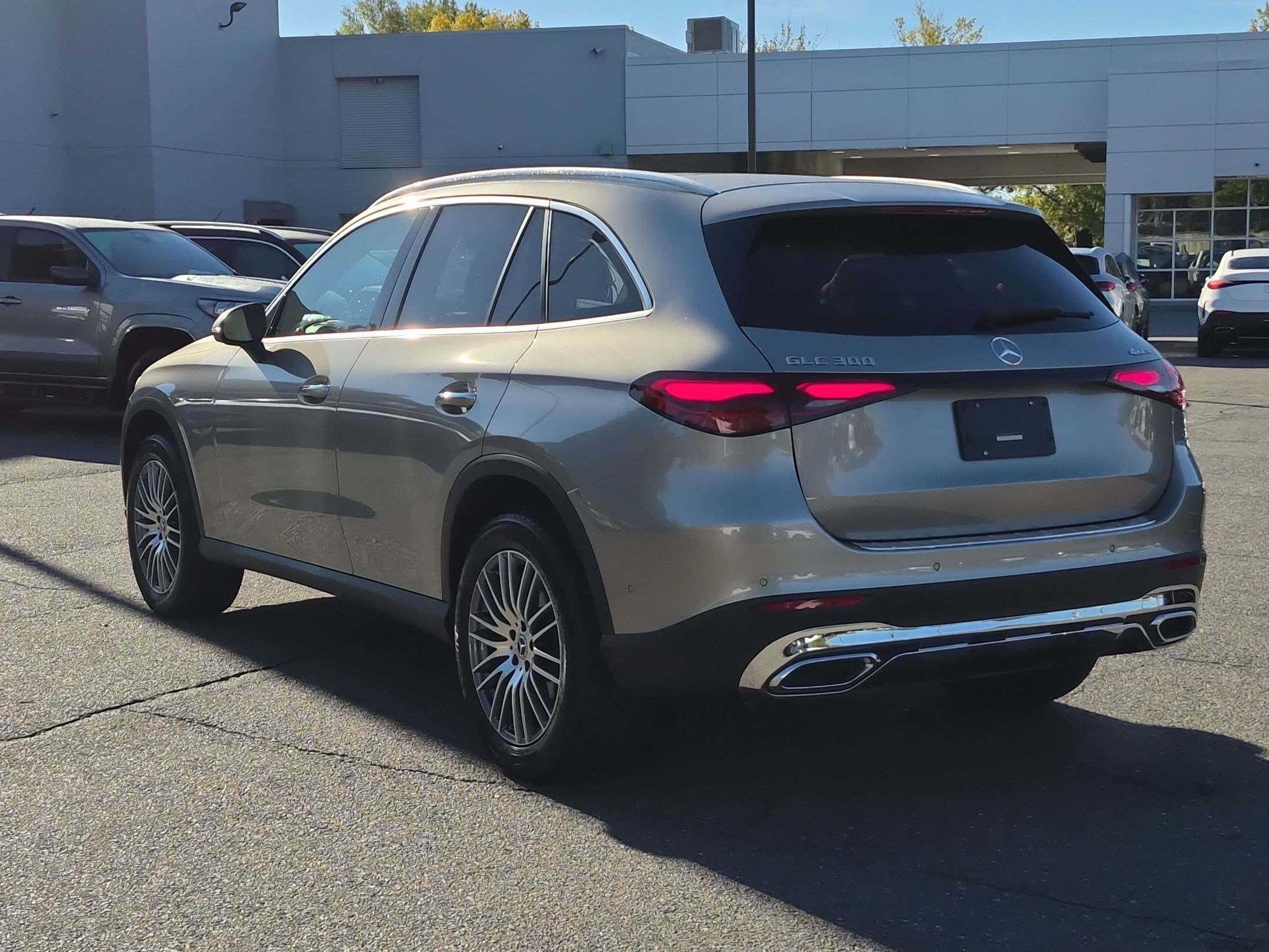 Used 2024 Mercedes-Benz GLC 300 4MATIC image 5