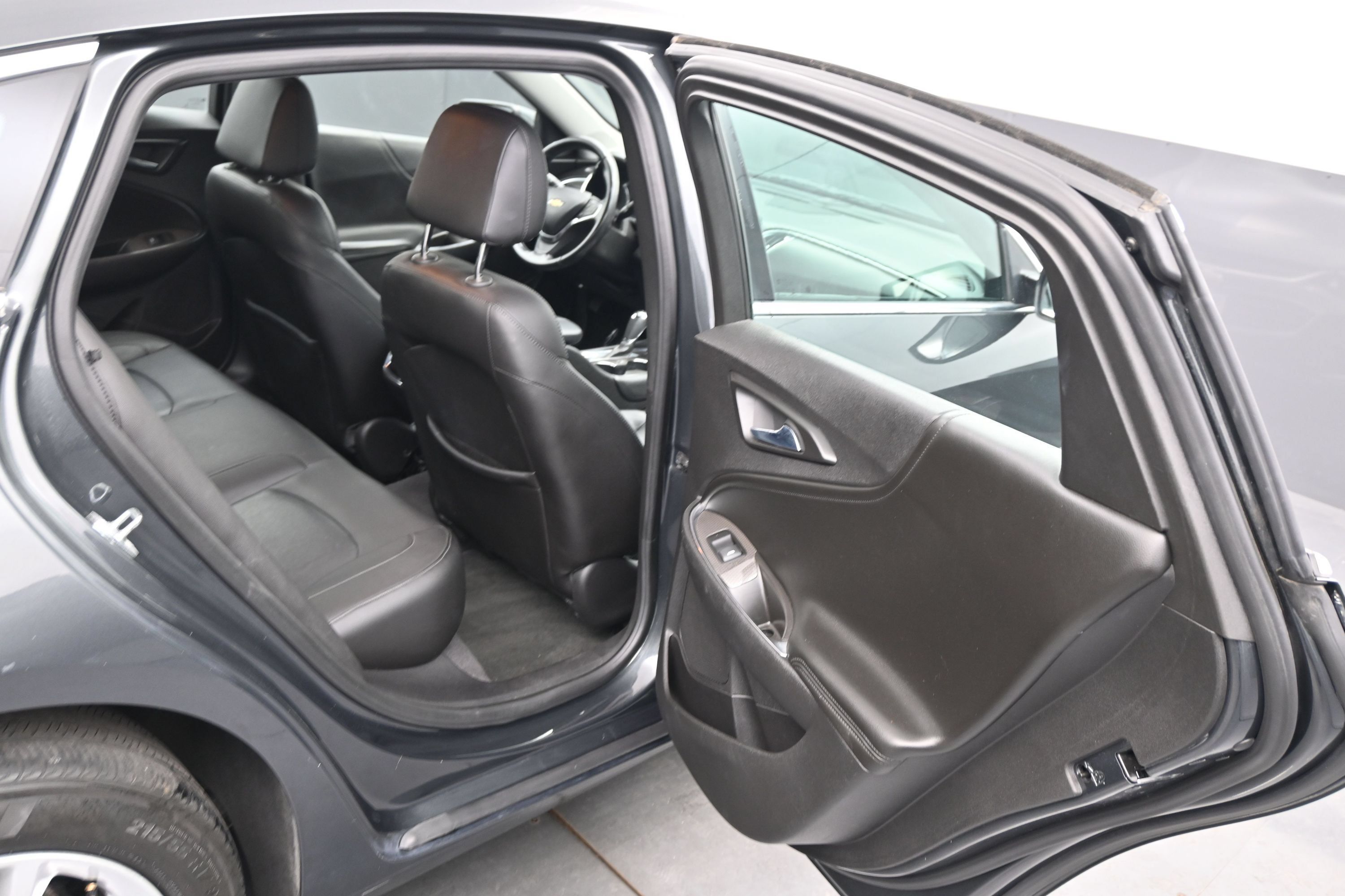 Used 2017 Chevrolet Malibu LT w/ Leather Package FWD image 12