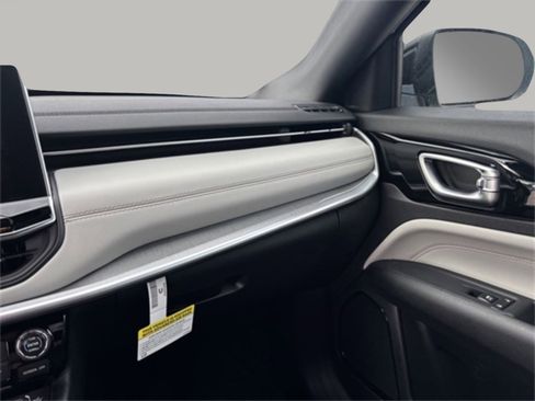 New 2026 Jeep Compass Limited image 16