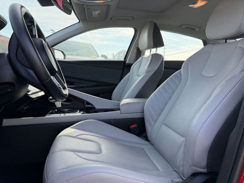 Used 2025 Hyundai Elantra Limited image 25