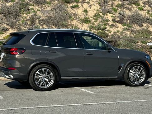Used 2026 BMW X5 xDrive50e image 6