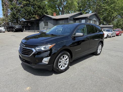 Used 2019 Chevrolet Equinox LS w/ LS Convenience Package image 2