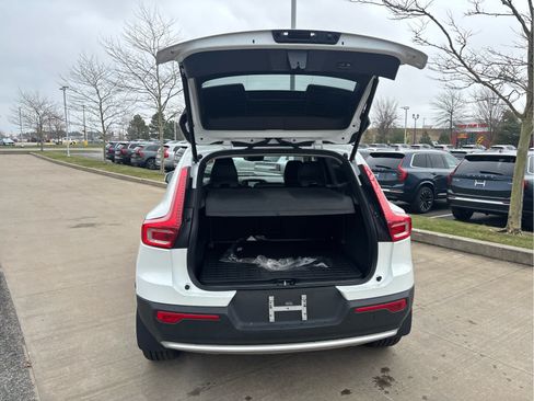 Used 2023 Volvo XC40 B5 Core w/ Convenience Package AWD/4WD image 8