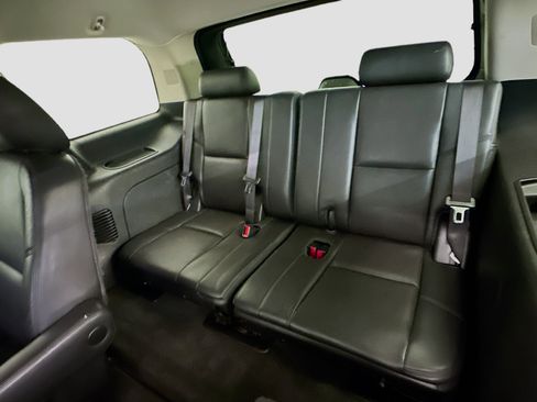 Used 2012 Cadillac Escalade Premium image 30