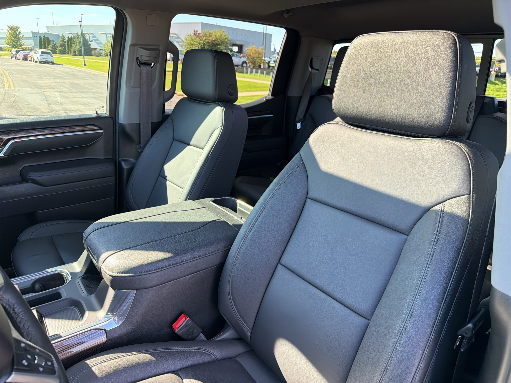 Used 2026 Chevrolet Silverado 1500 RST w/ Redline Edition AWD/4WD image 18