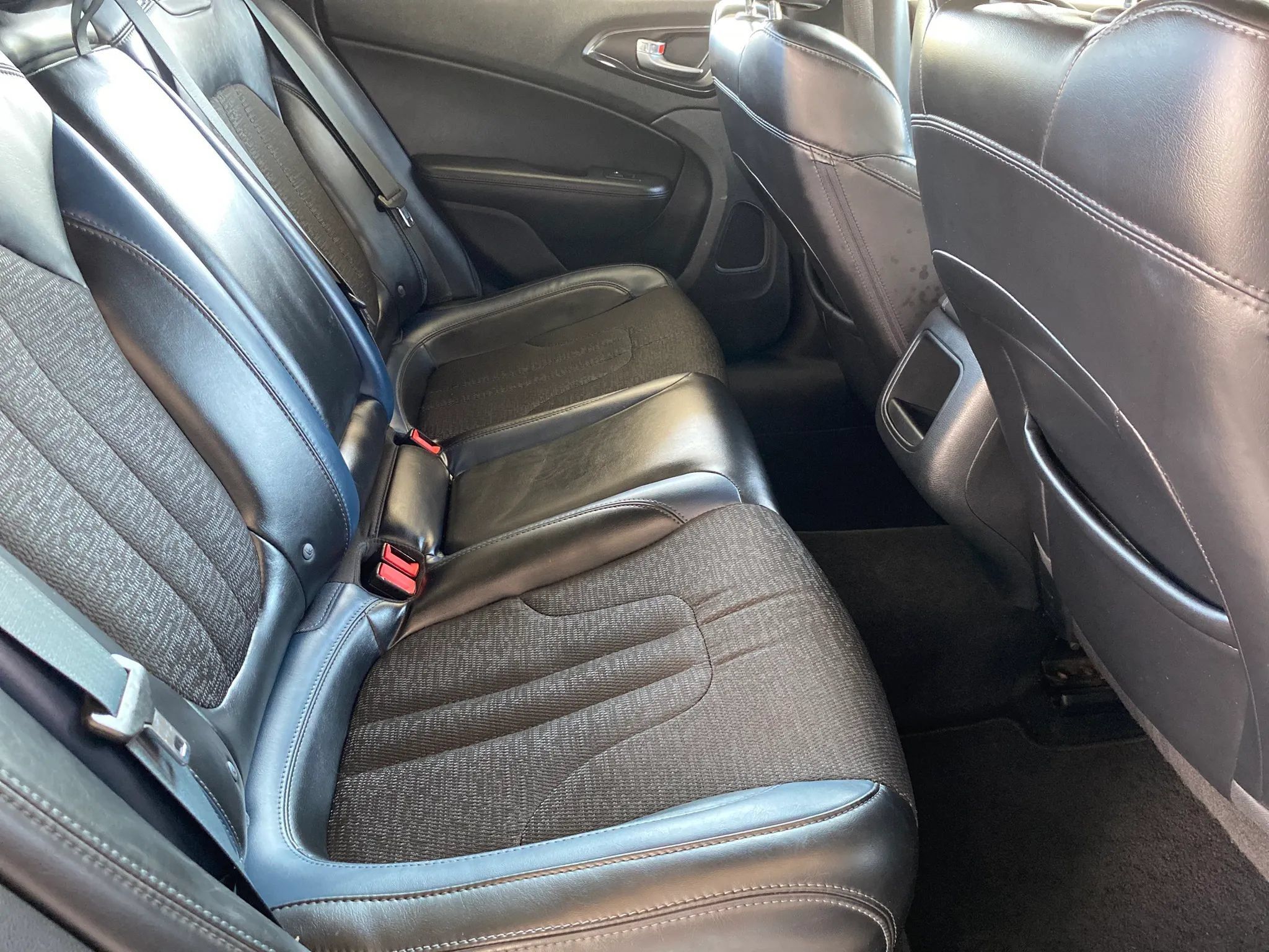 Used 2016 Chrysler 200 S FWD image 11