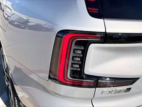 Certified 2025 Volvo EX90 Ultra image 41