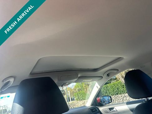 Used 2017 Volkswagen Jetta SE image 16