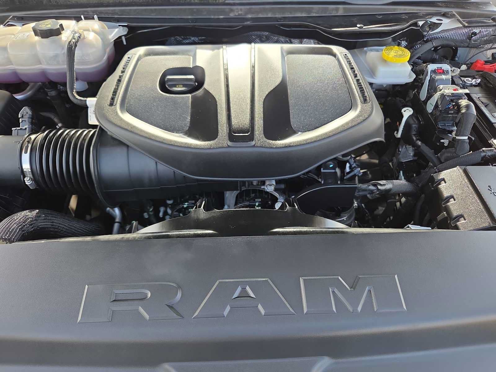 Used 2025 RAM 1500 Laramie w/ Trailer Tow Group AWD/4WD image 13