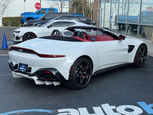 Used 2021 Aston Martin V8 Vantage Roadster image 43